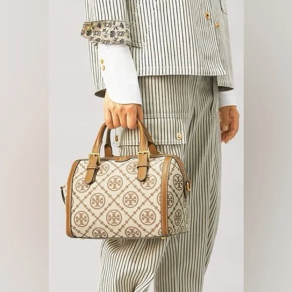 💰SOLD - 83970 - Tory Burch Monogram Jacquard Barrel Bag - Picture 15 of 16